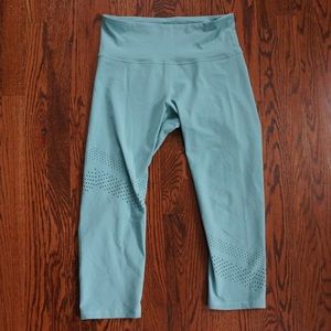 Old Navy Elevate Cropped Leggings